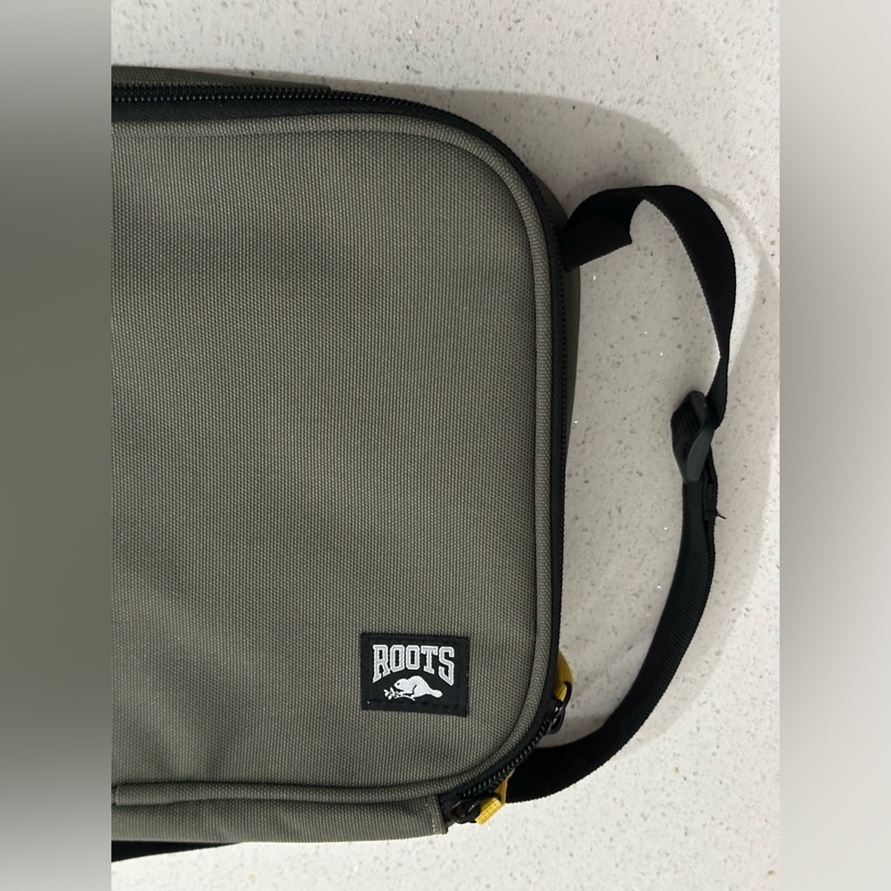 ✨NWT✨ Roots: Lunch Bag - Picture 5 of 9